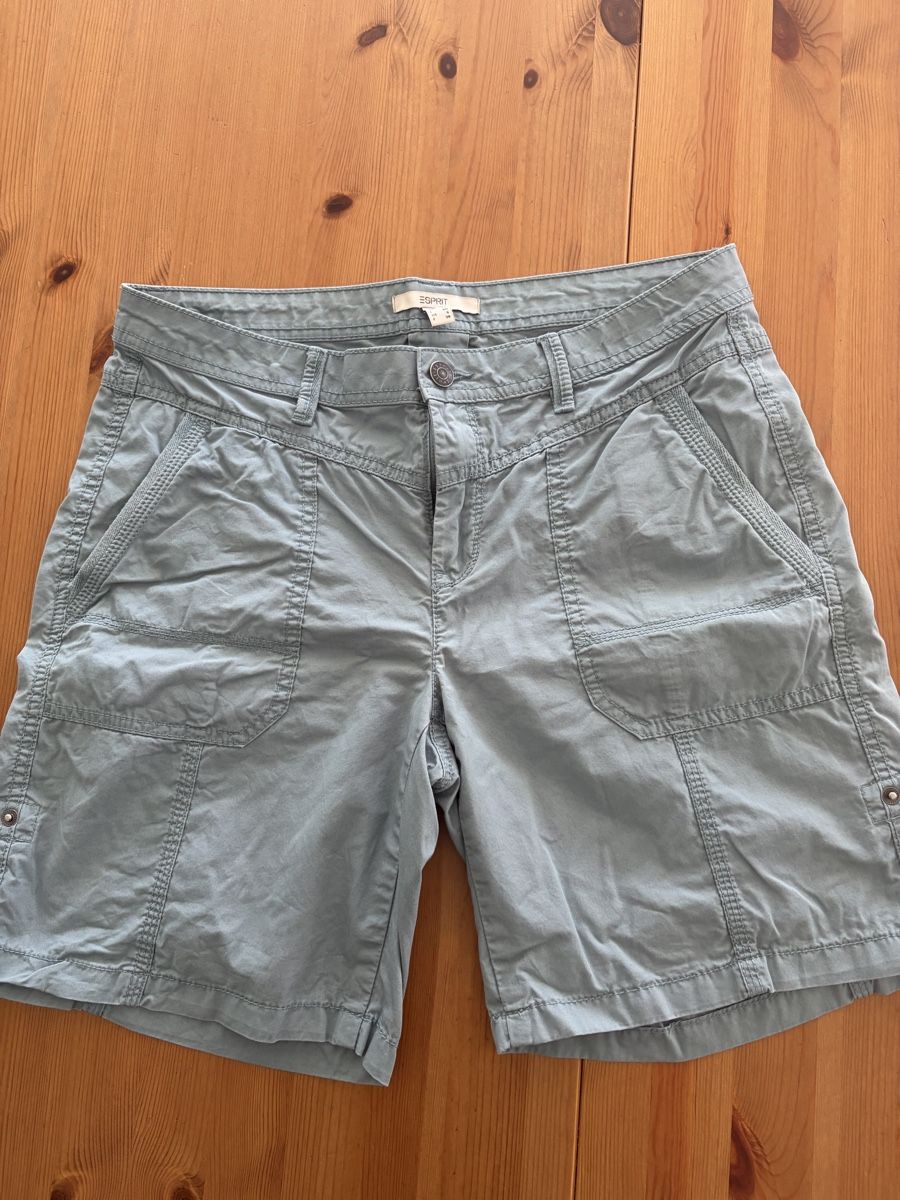 Esprit Pantaloni: ESPRIT Damen Shorts türkis Grösse 36 – Usato da Aarberg venduto da Kiralina81