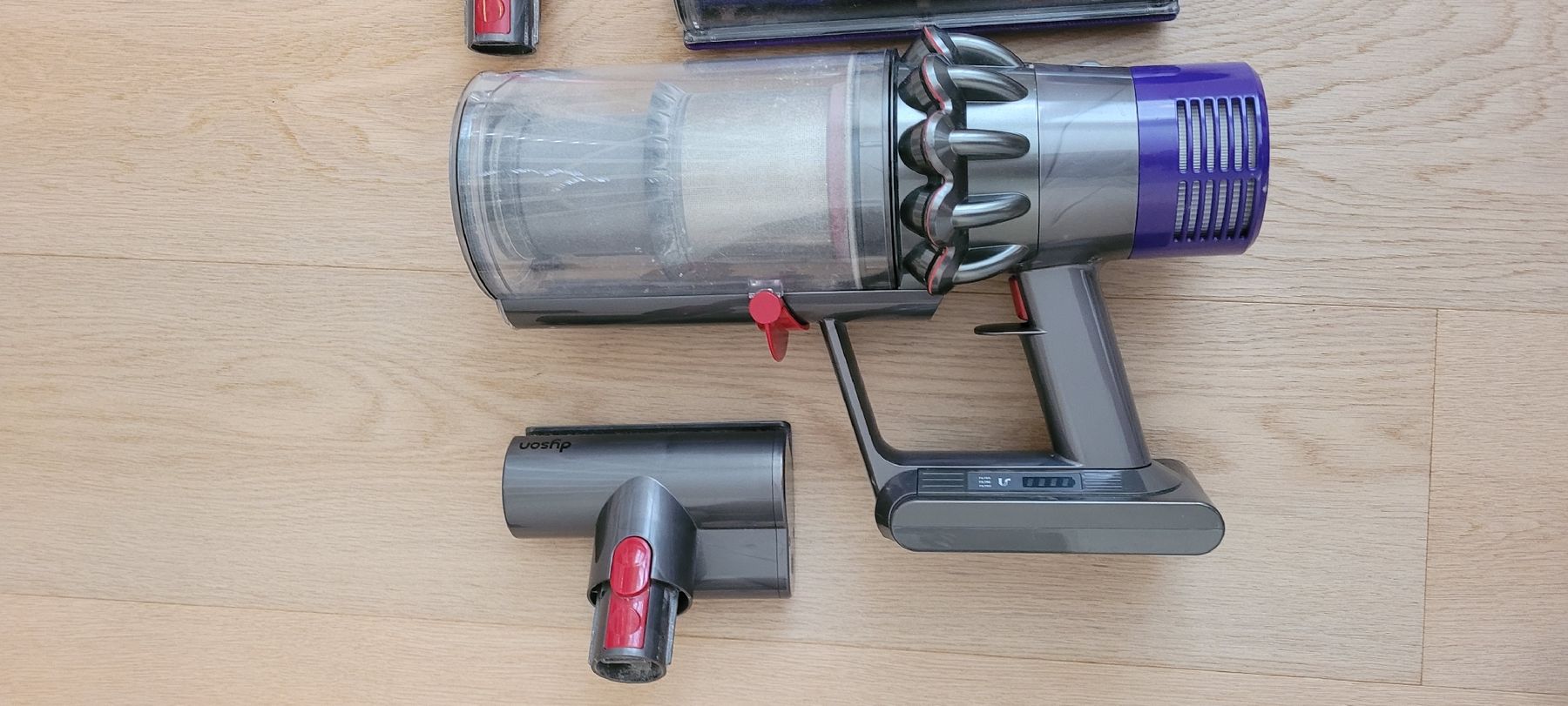 Dyson Aspirapolveri & Accessori: Dyson V10 Absolute Cordless Vacuum. – Difettoso da Immensee venduto da marcobe72 1