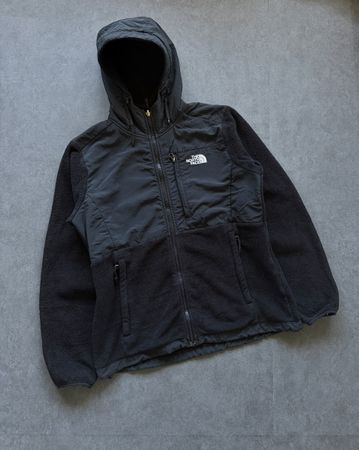 21.Veste The North Face polaire à capuche noir taille M