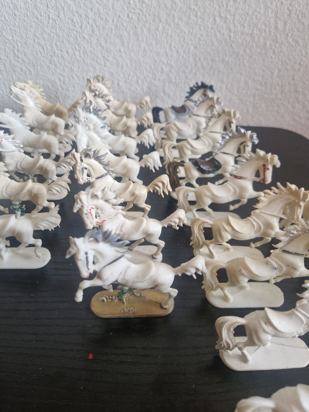 Figurines: Antiken Plastik Pferden 🐎 – D'occasion à Berikon par Wiederverwender2024 3