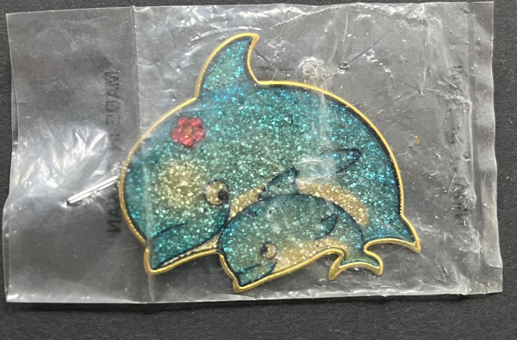 Broschen & Nadeln: Delfin Glitzer-Brosche, Vintage, Ovp – Gebraucht aus Ostermundigen von DaxKarten-75 2
