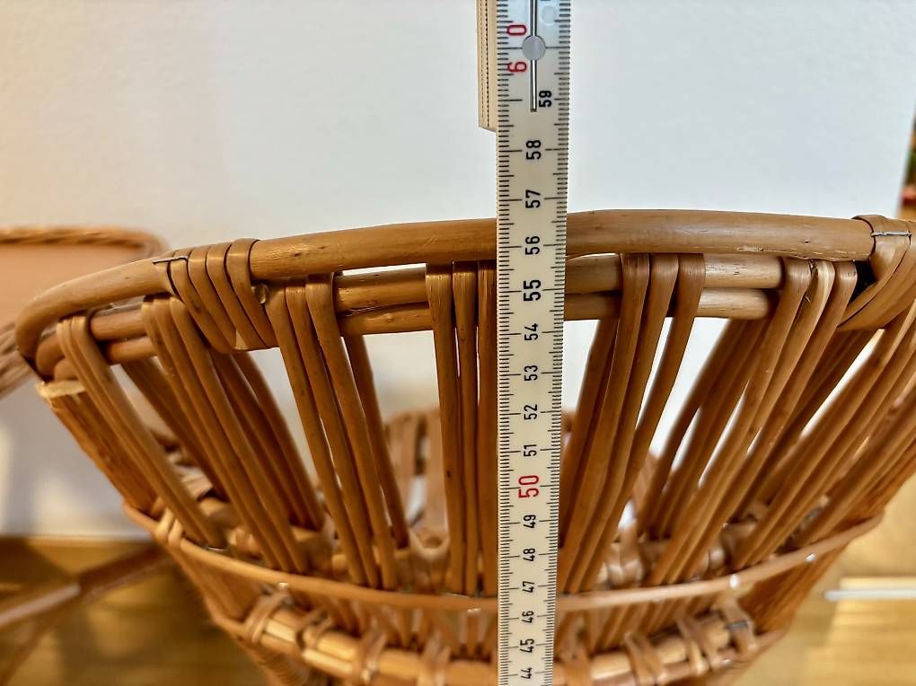 Set di tavolo e panche:  Handgemachte Kinder-Rattanlounge  – Usato da Zürich venduto da Nicole_852 2