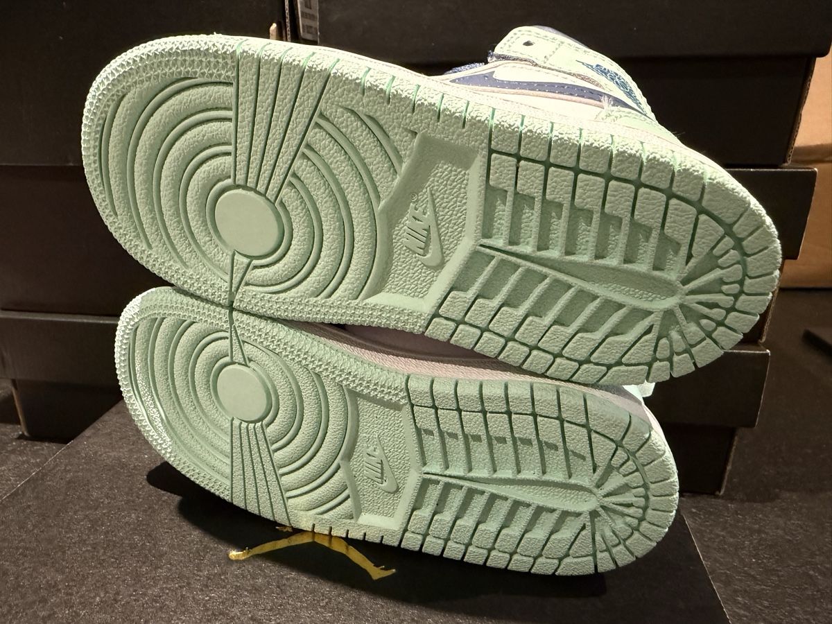 Jordan Schuhe für Jungen: Baskets Jordan 1 Mid 8C taille 25 – Neu und originalverpackt aus Villaz-St-Pierre von pepe86 2