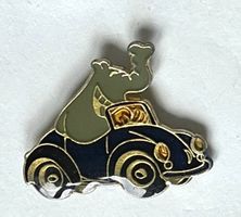 Pin Elefant im Auto