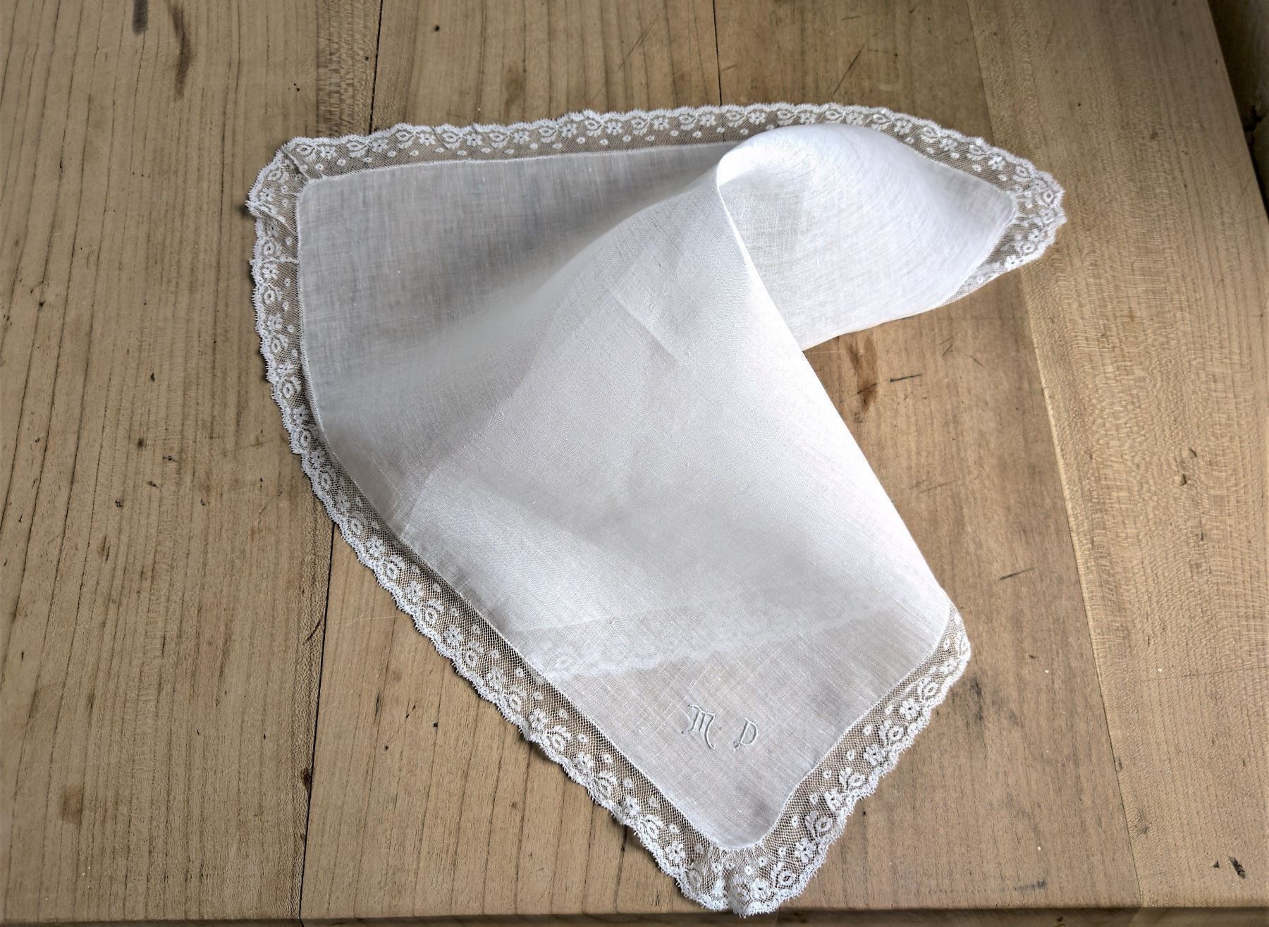Altro in  Abbigliamento & Accessori: Antikes Pochette Tüll Taschentuch riesig – Nuovo (secondo la descrizione) da Rorschacherberg venduto da Marubium