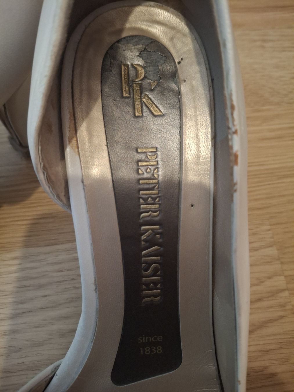 Kaiser Scarpe da donna: Damenschuhe Peter Kaiser Grösse 3.5 weiss Leder Pumps – Usato da Füllinsdorf venduto da DeGyMe 3
