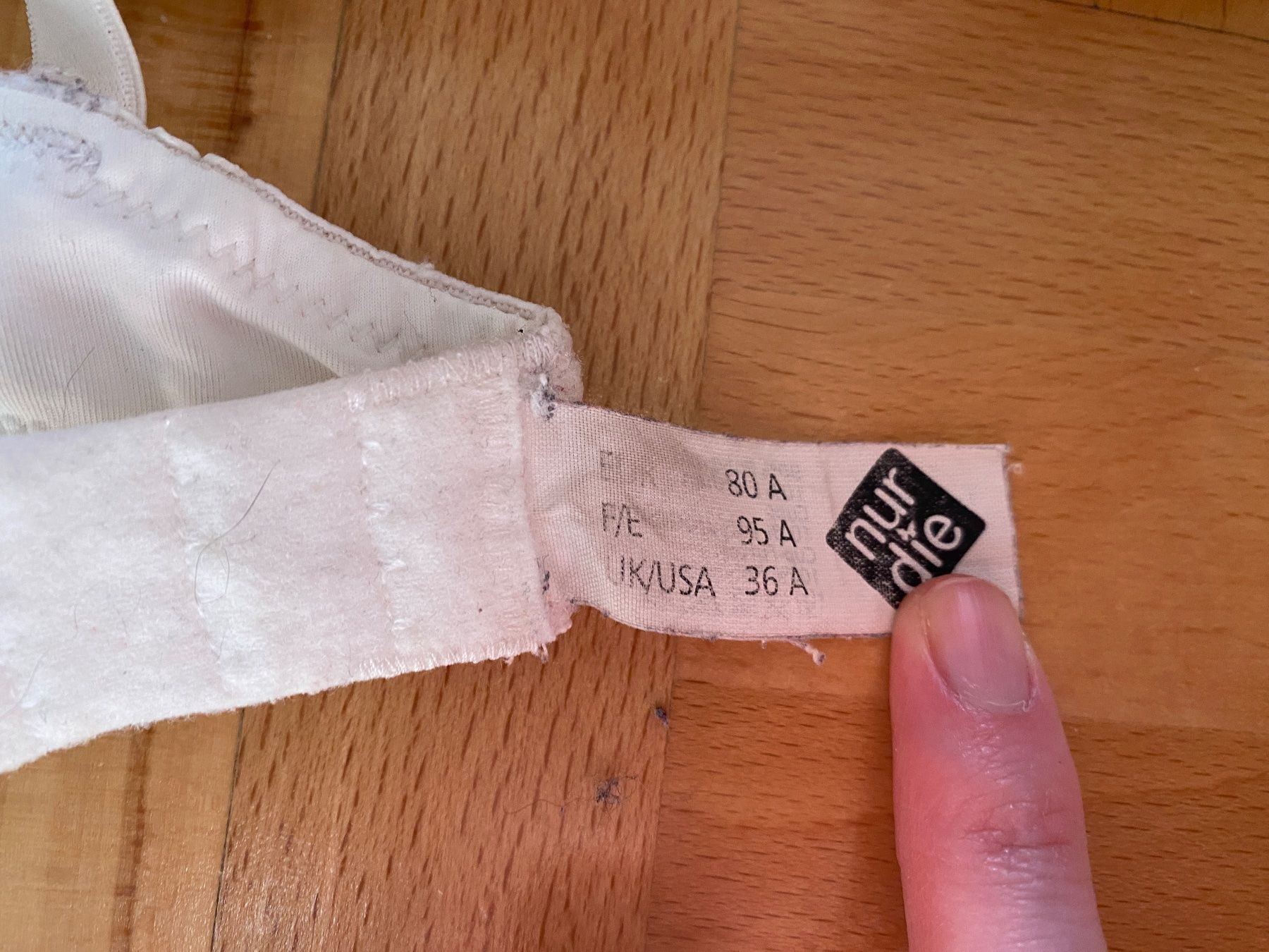 Altra biancheria intima: BH weiss 'nur die' 80 A – Usato da Zürich venduto da Wim-Broccoli 2