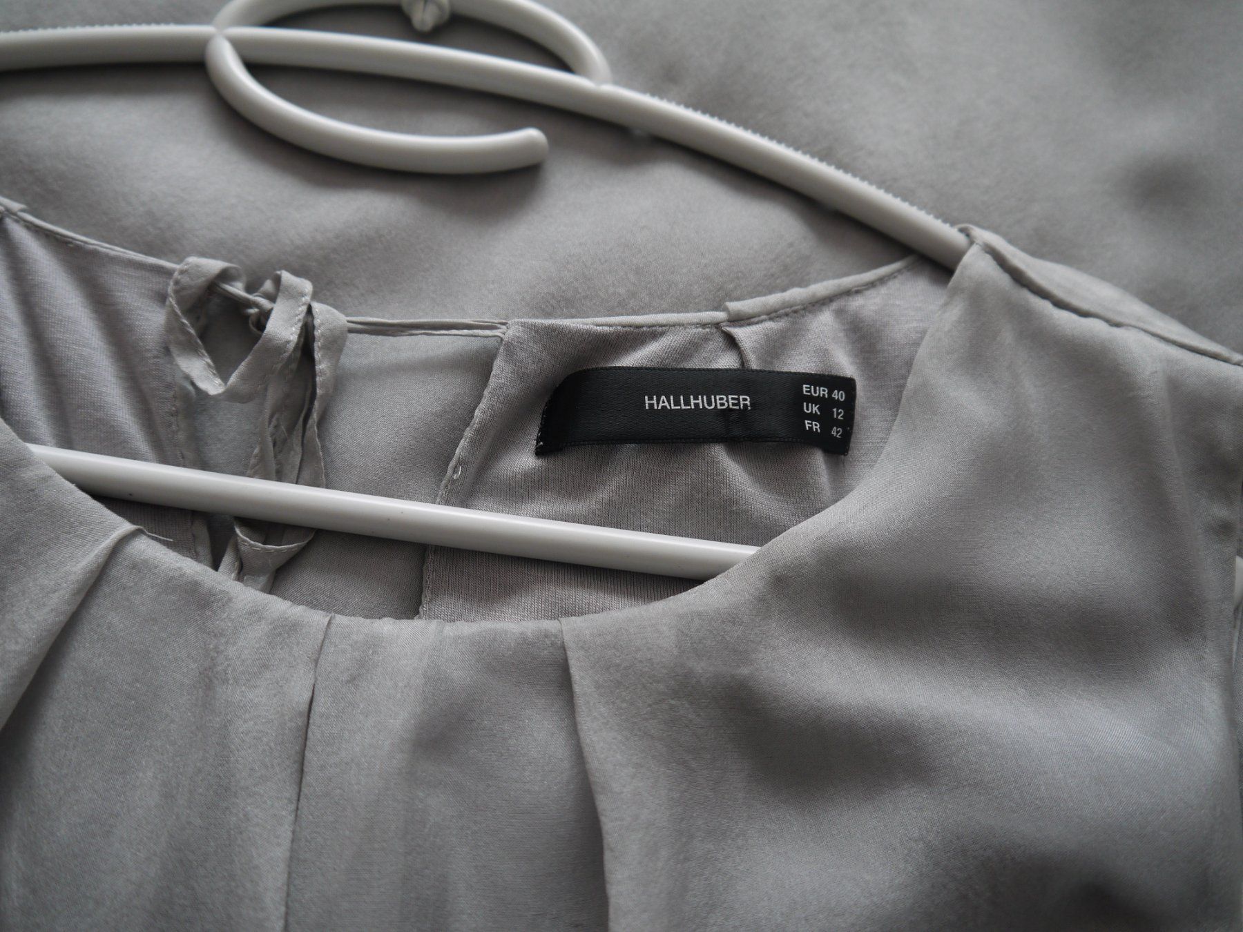 Hallhuber Camicette: HALLHUBER Bluse aus 100% Seide Gr.40 – Usato da Hagendorn venduto da Blaf 1