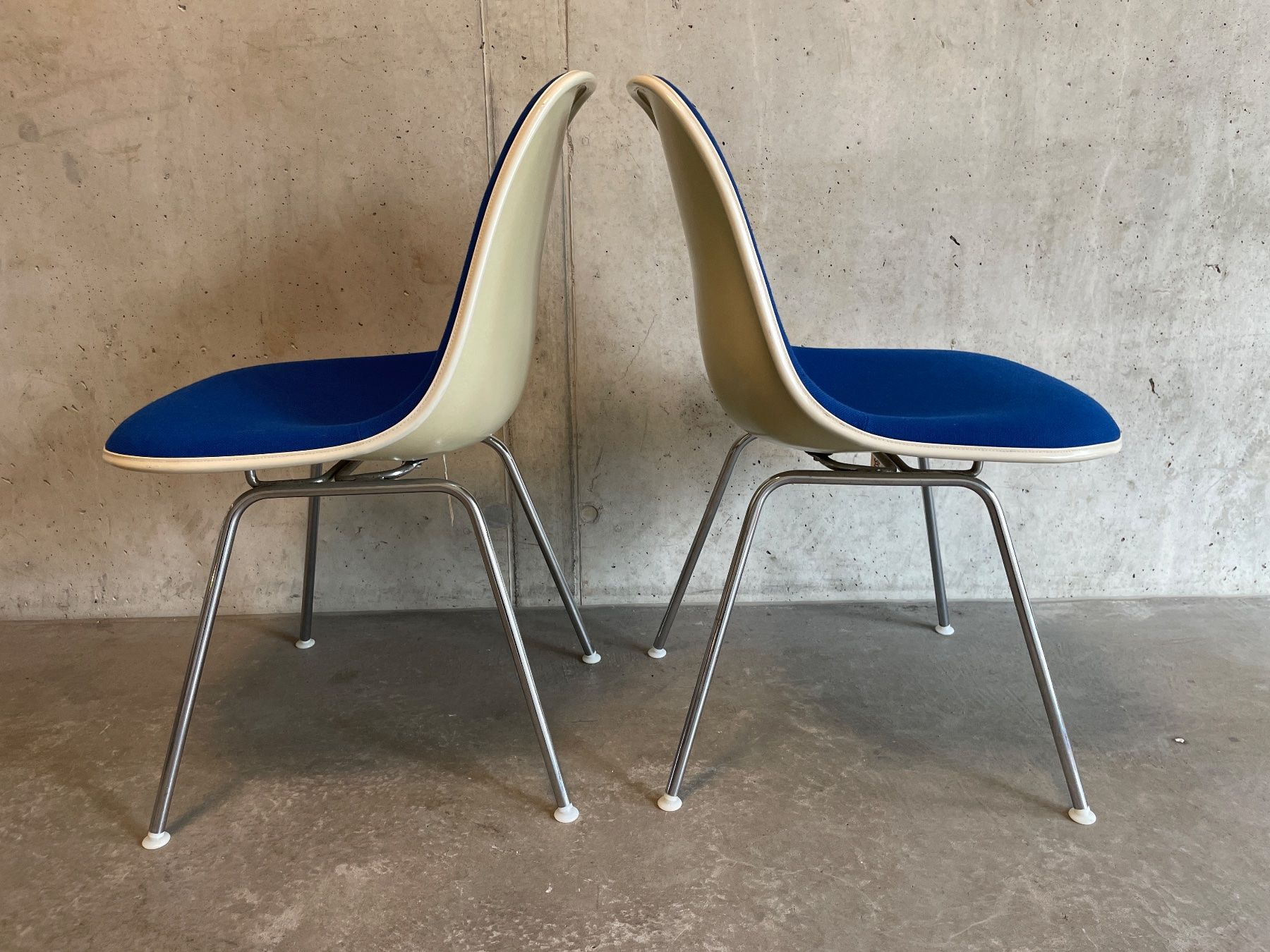 Herman Miller Sedie: Herman Miller Fiberglas Side Chair DSX Eames  Hopsack blau – Usato da Zürich venduto da starch.studio 6