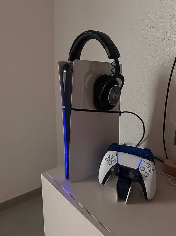 Console: PlayStation 5 + 2 Controller + Ladegerät + Kopfhörer  – Usato da Wünnewil venduto da san_h9dv