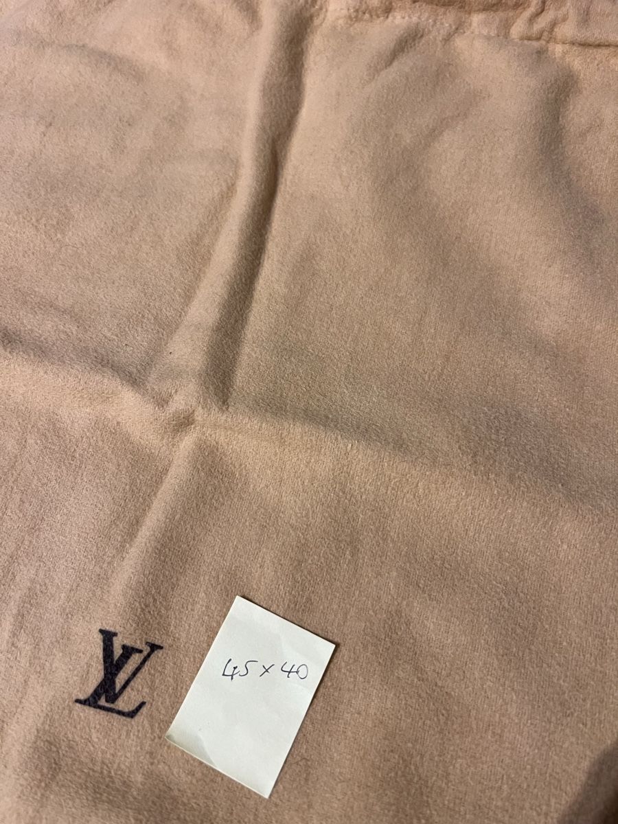 Louis Vuitton Borse: Dust bag Louis Vuitton – Usato da St-Pierre-Clages venduto da ste_xk6p 2