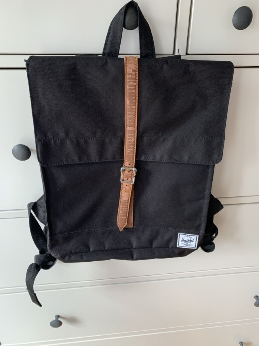 Herschel Zaini: Black Herschel Backpack – Usato da Zug venduto da digalvao