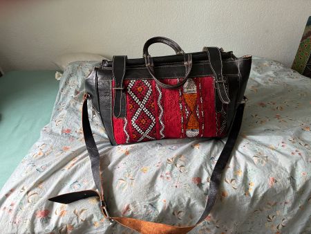 Reisetasche aus Leder mit Teppicheinsatz aus Marokko