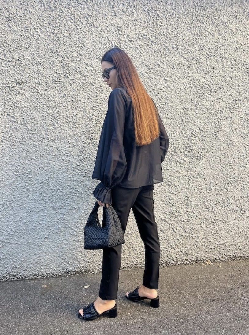 Lis Lareida Camicette: LIS LAREIDA Alyssa Sheer Long Sleeve Oversized Blouse Ruffle – Usato da Münchenstein venduto da B771