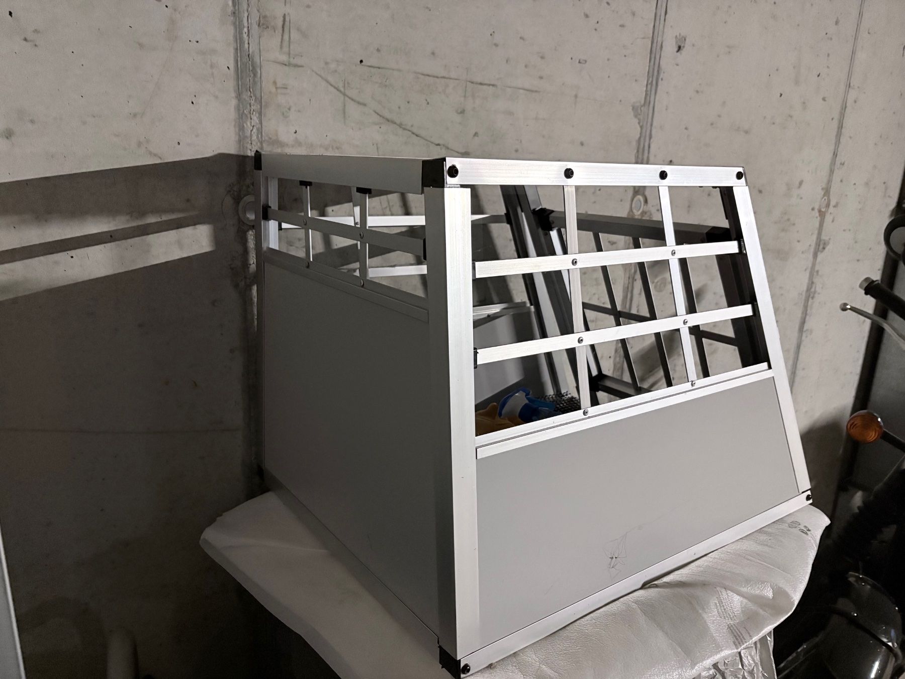 Cucce & Letti: Hundbox / Autobox – Usato da Zürich venduto da borbos 2