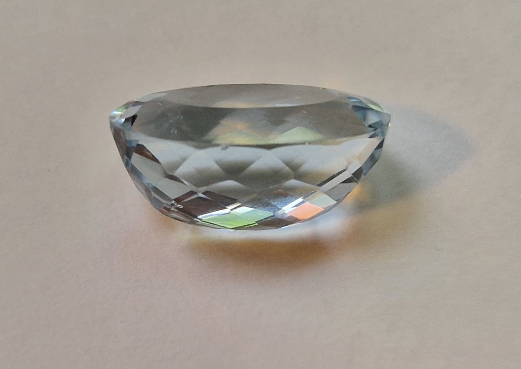 1 blauer Topas facettiert oval, 17.24 Karat, m. Gutachten (Neu (gemäss ...