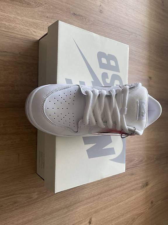 Scarpe da uomo: Supreme Nike SB dunk low – Nuovo e nell'imballaggio originale da Niederuzwil venduto da Ferdi_Fuchs 2