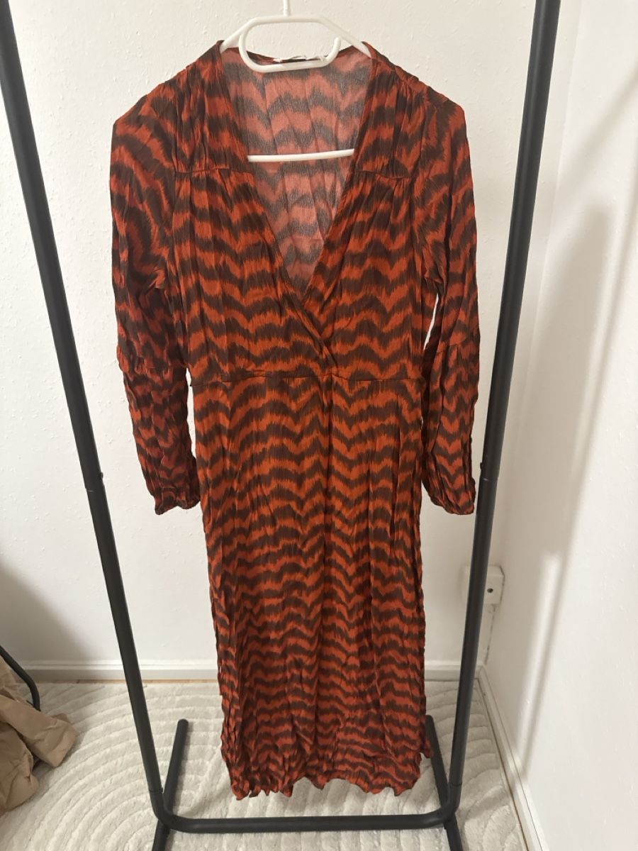 Mango Vestiti: Kleid Wickeloptik orange-braun gemustert Groesse M – Usato da Netstal venduto da Oezi88