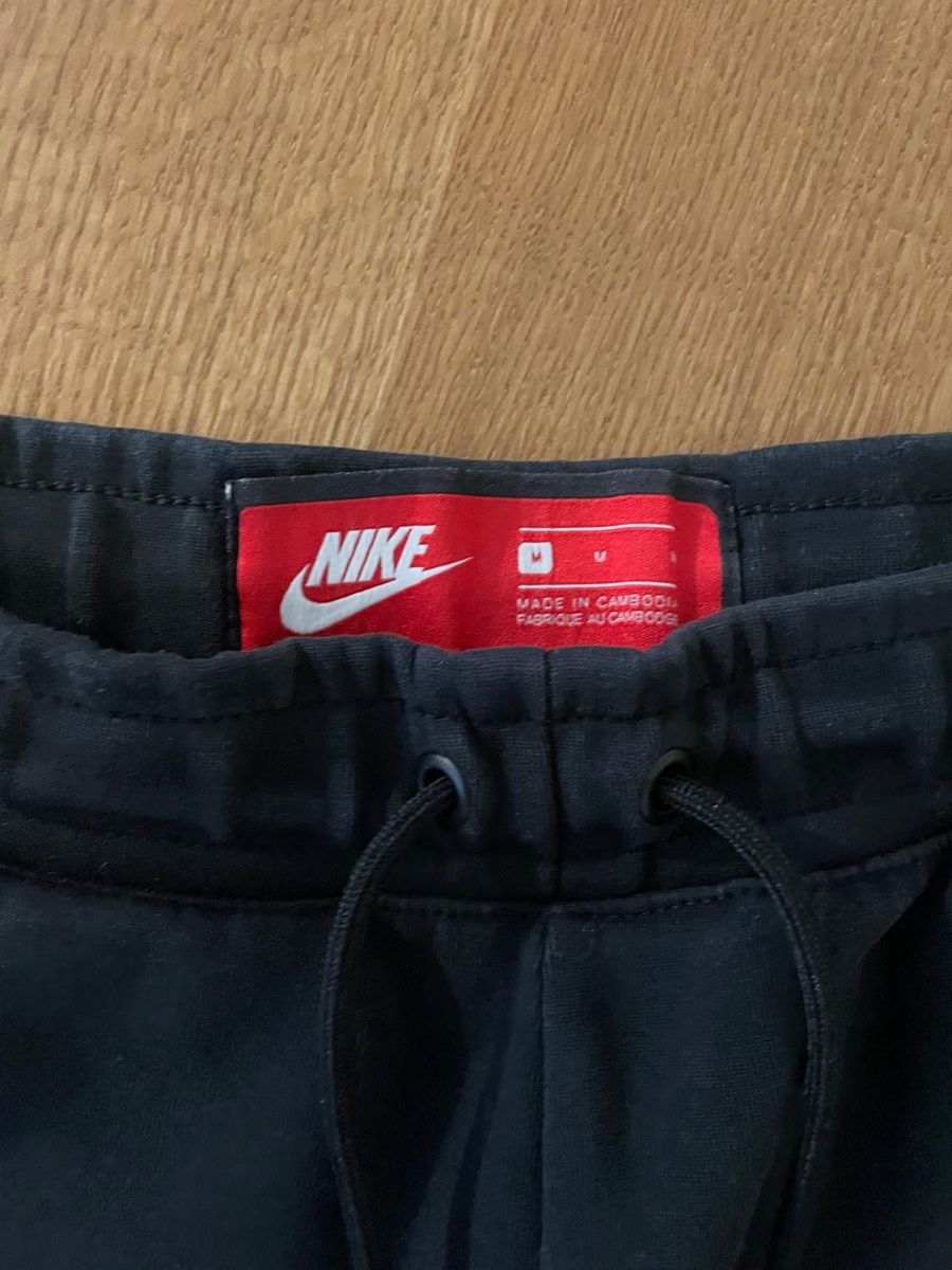 Nike Pantaloni: Nike Tech Trainerhose schwarz Grösse M  – Usato da Zürich venduto da Saratue 2