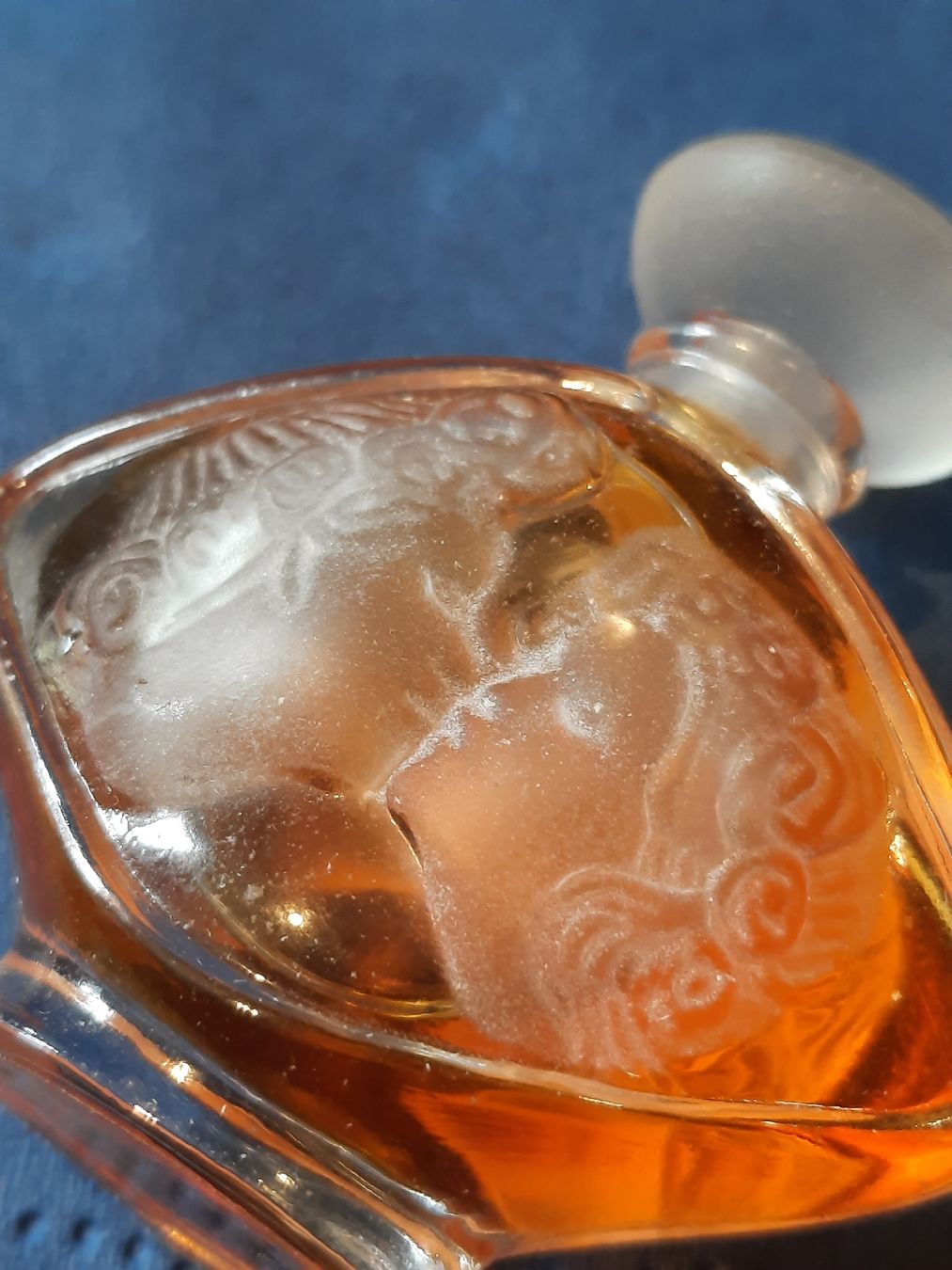Lalique Profumi & Eau de Toilette: rares Parfummuster  LE BAISER  de LALIQUE – Usato da Busswil BE venduto da balu37 2