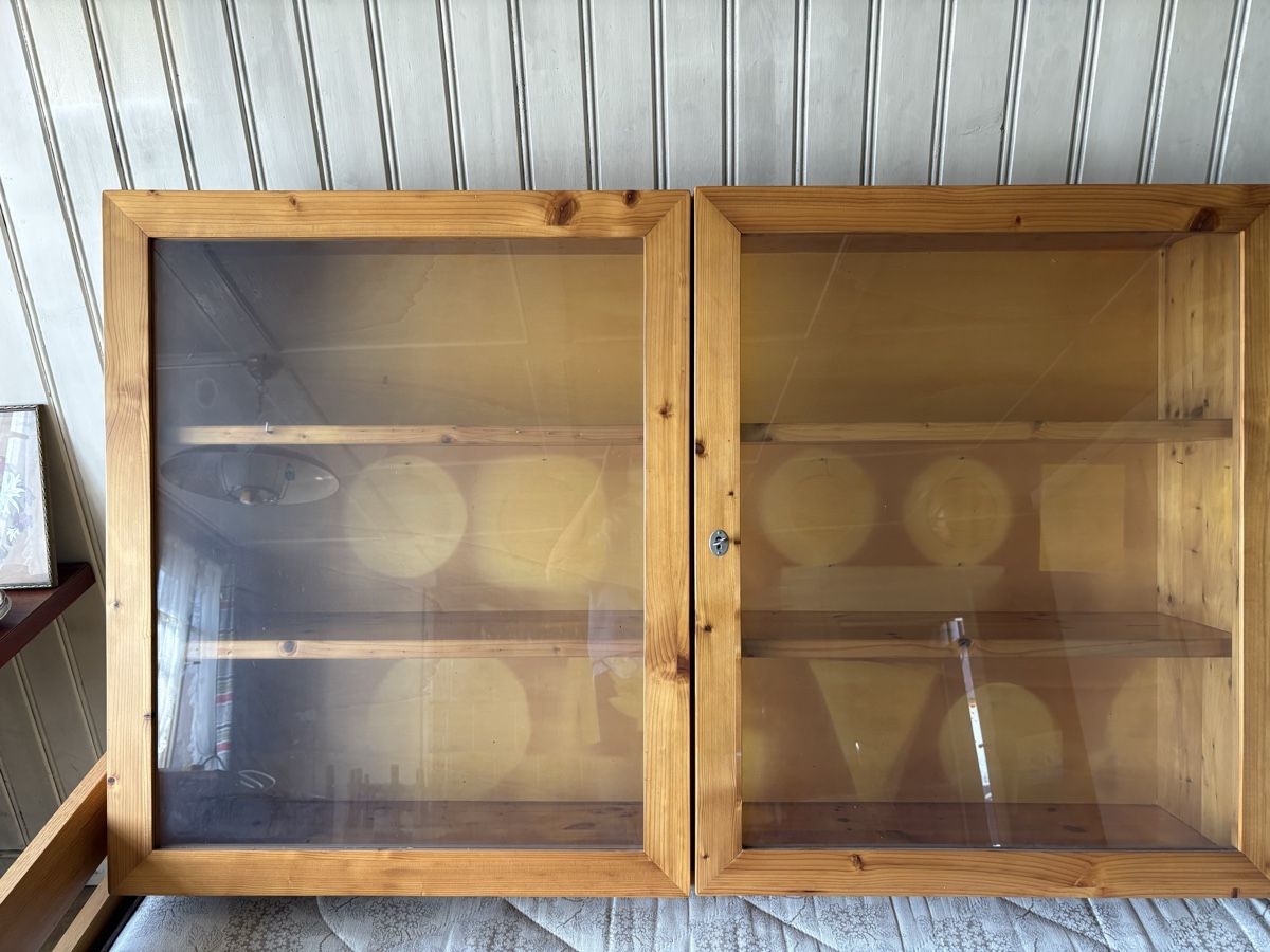 Vitrinen: Holzvitrine ab 1.- – Gebraucht aus Embrach von mays