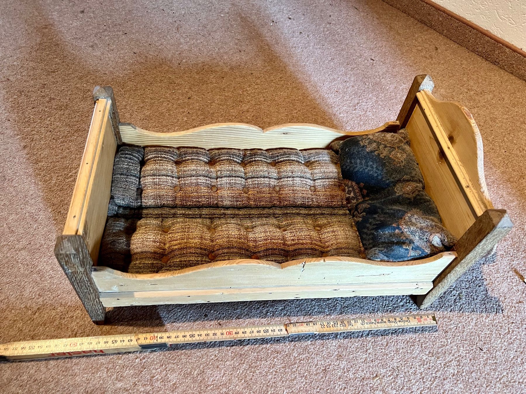Spielzeuge: Antikes Puppenbett von ca 1952 – Gebraucht aus Wittenwil von mx5mx5 1