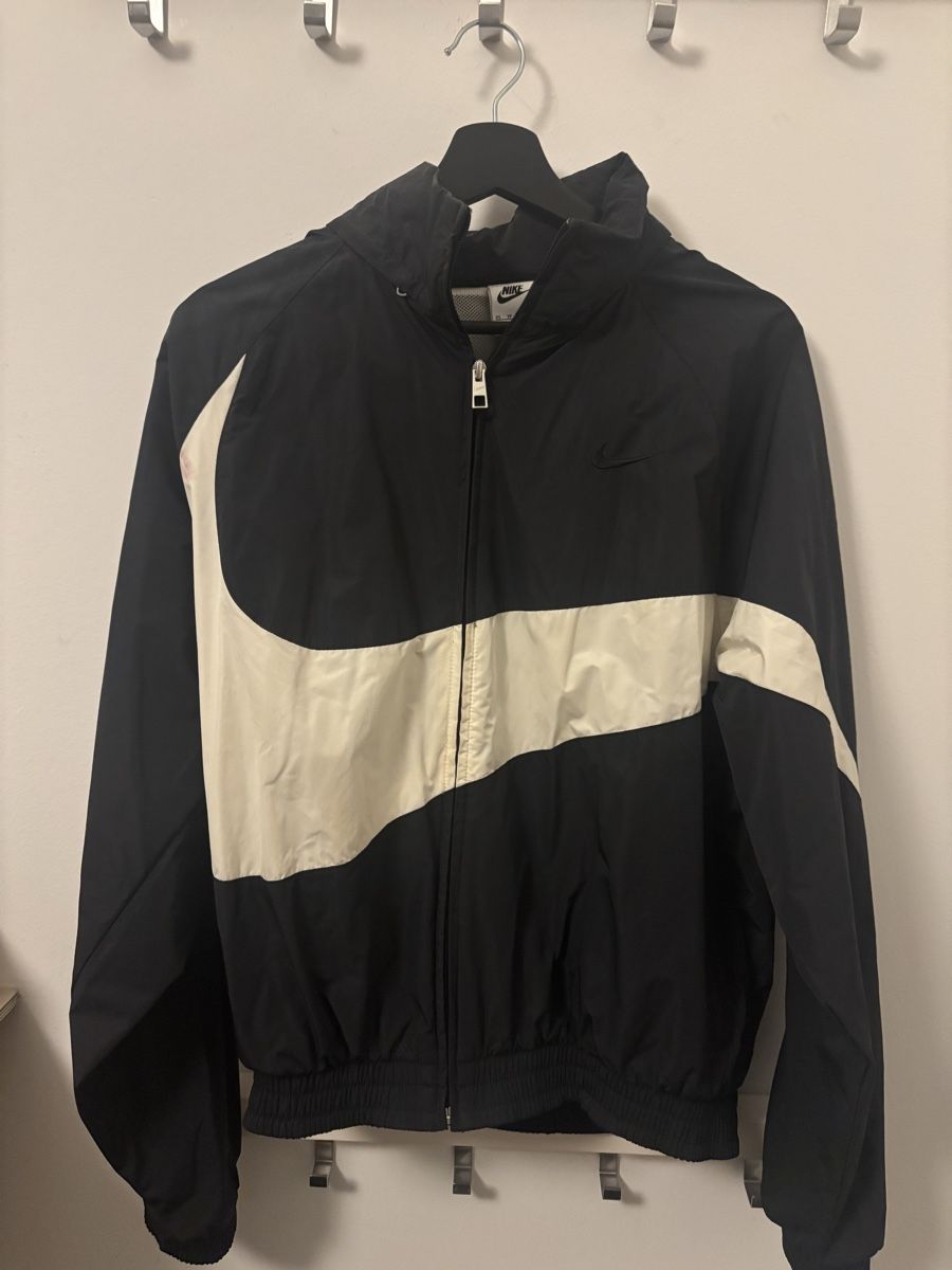 Nike Giacche: Nike Windbreaker schwarz  – Nuovo (secondo la descrizione) da Zürich venduto da sop_tq8x