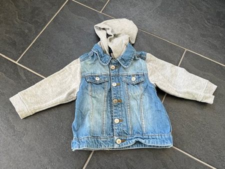 Jeansjacke mit abnehmbarer Kaputze, guter Zustand