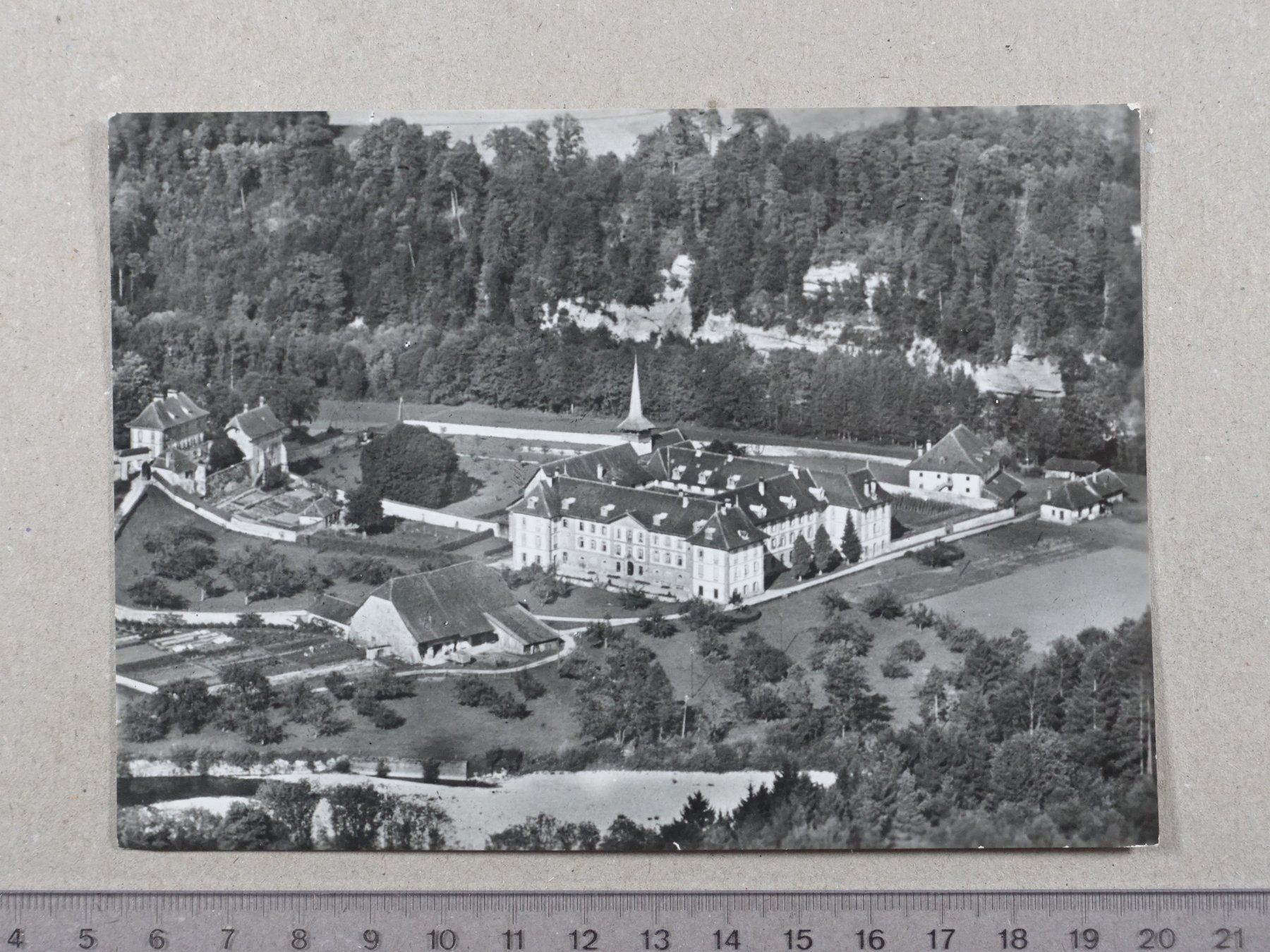 Ansichtskarten: Abbaye d'Hauterive, vue aérienne – Gebraucht aus Lenzburg von fh1