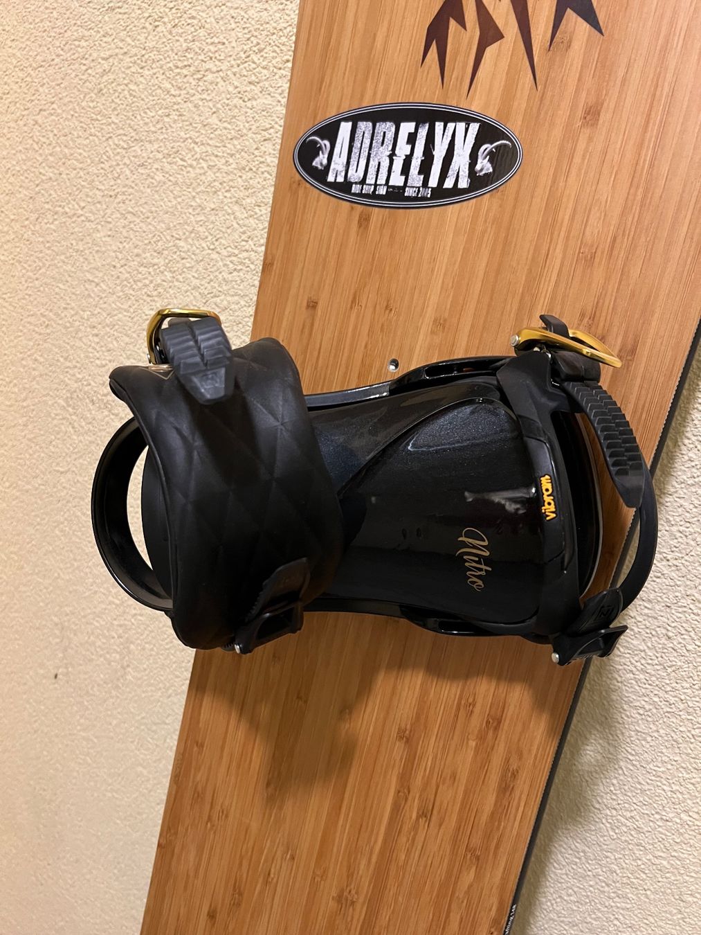 Jones Board: Snowboard avec fixations – Usato da Conthey venduto da Mcaloz 2