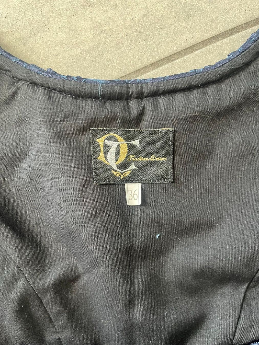 Costumi: TRACHTEN DEISER Dirndl + Schürze Blau – Nuovo (secondo la descrizione) da Otelfingen venduto da Denis_ZH 4