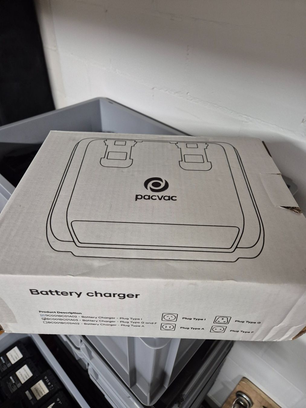 Caricatori & Batterie: PACVAC Superpro 700 Battery Charger Ladegerät 20x – Usato da Hauptwil venduto da maexchen71