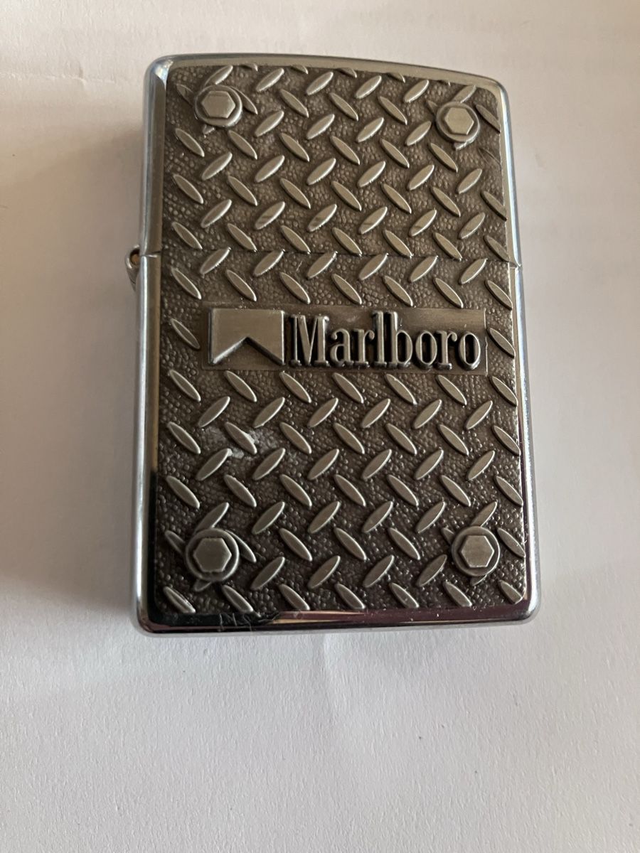 Marlboro Accendini: Zippo Feuerzeug Marlboro mit Ledertasche – Usato da opfikon venduto da reko51