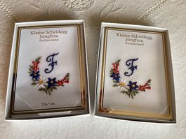 2 mouchoirs brodés lettre "F" NEUF