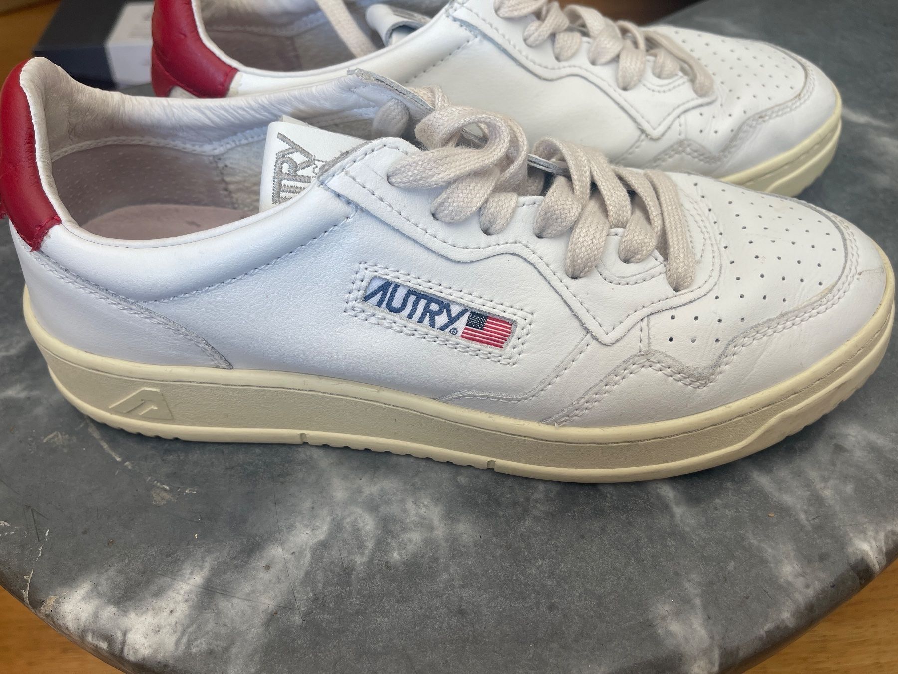 Herrenschuhe: Sneaker Autry Medalist 41 – Gebraucht aus Dielsdorf von nicolicious