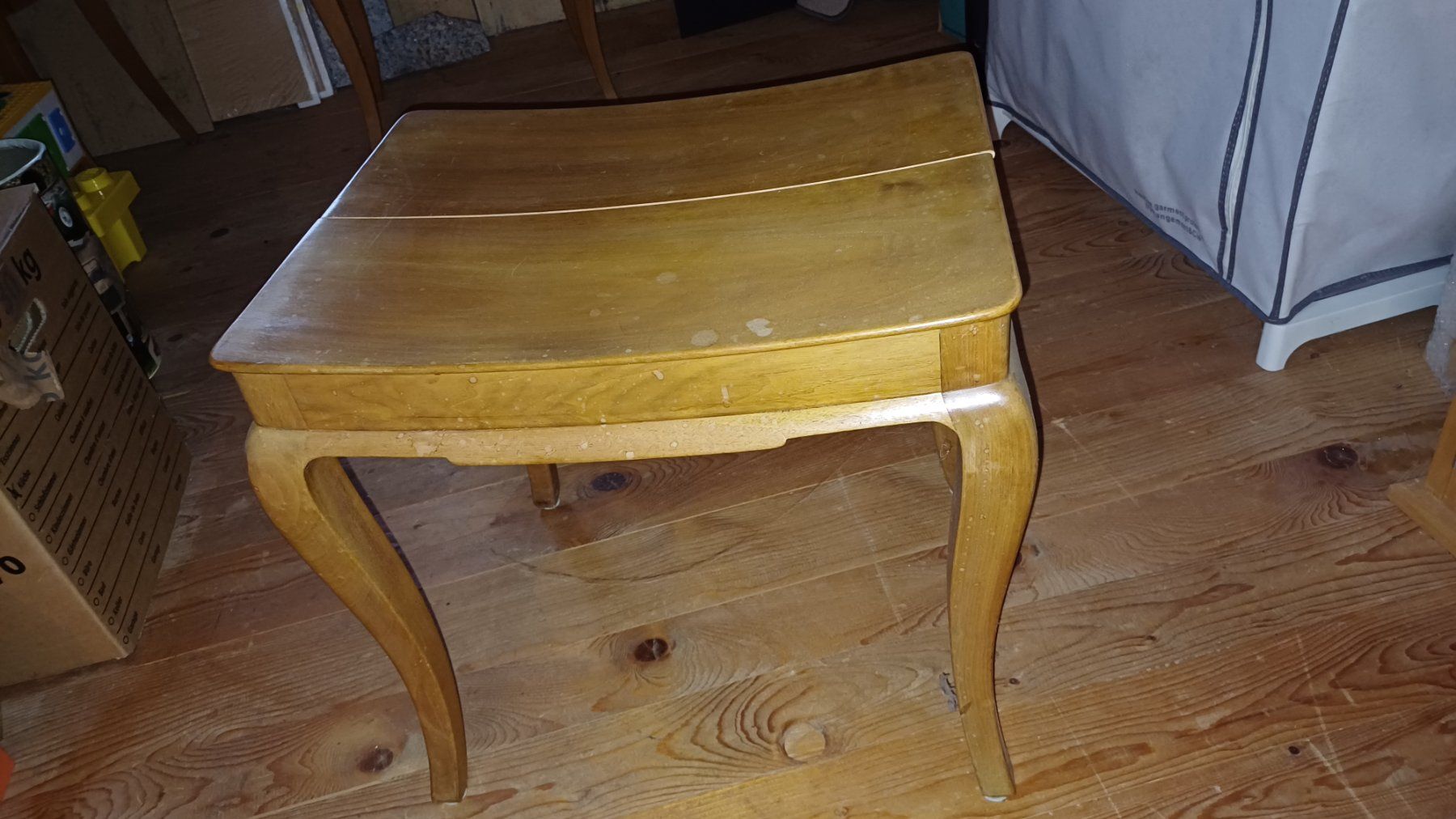 Articoli in legno: Schöner Holzhocker Vintage 2 – Usato da Walenstadtberg venduto da Twowheels 2