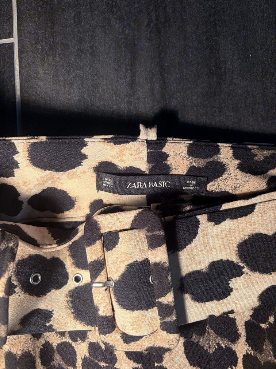 Zara Pantaloni: Zara Basic Shorts mit Gürtel Leo-Muster Grösse XS – Nuovo (secondo la descrizione) da Büsserach venduto da SalebyGianni 1