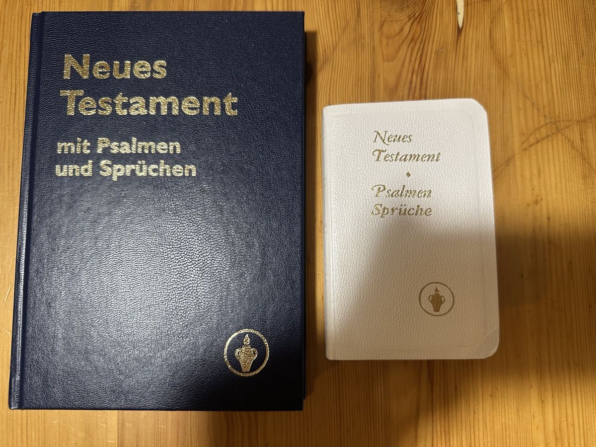 Libri: Neues Testament 2 stk – Nuovo (secondo la descrizione) da Sevelen venduto da Stopglobal. 4