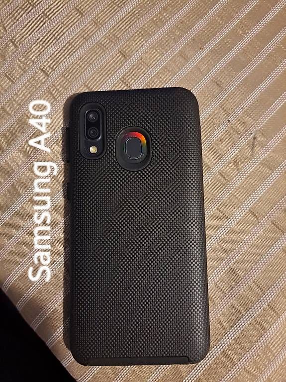 Portables: Samsung A40 (schwarz) – D'occasion à Hünenberg par musicsam90 1