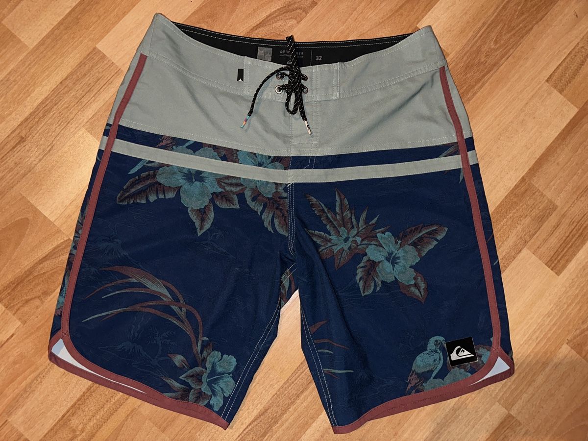 Quiksilver Hosen: Quiksilver Shorts Gr. 32 – Gebraucht aus St. Gallen von mai_zpt7
