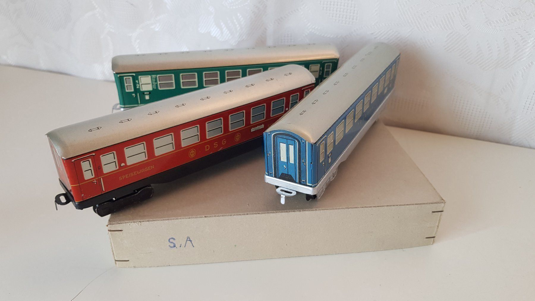 Distler Modellini di ferrovie: 3 Originale Eisenbahn- Distler Wagen H0, Originalverpackt – Nuovo e nell'imballaggio originale da Schwarzenbach SG venduto da utschu09 1