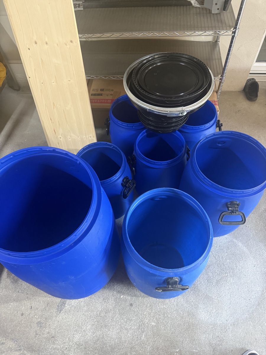 Autres accessoires p. véhicule: Divers tonnneaux en plastique  – D'occasion à Choex par Adri27000 4