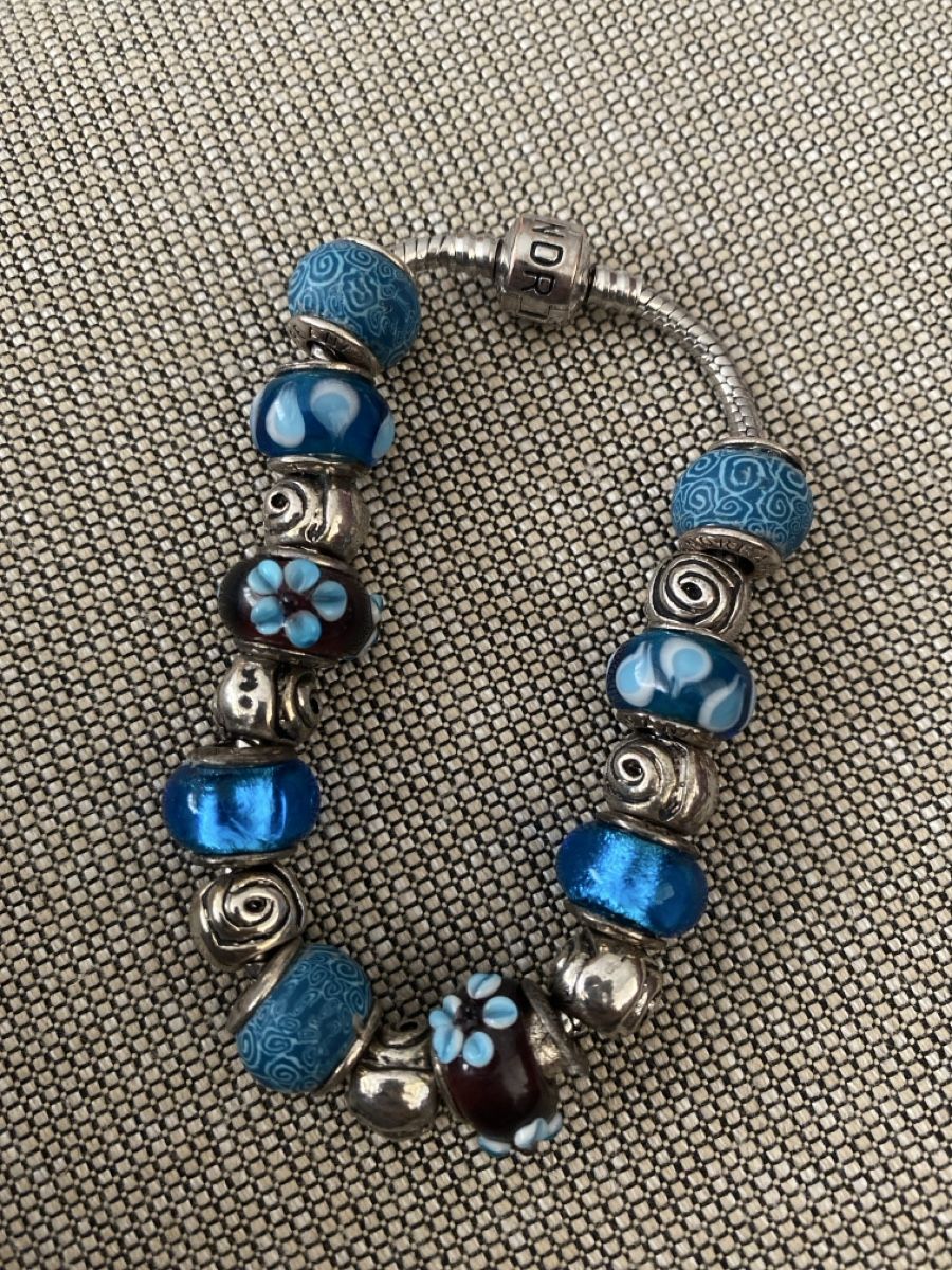 Armbänder & -reifen: Andreani Armband mit Charms – Gebraucht aus Muri AG von sonneblueme10