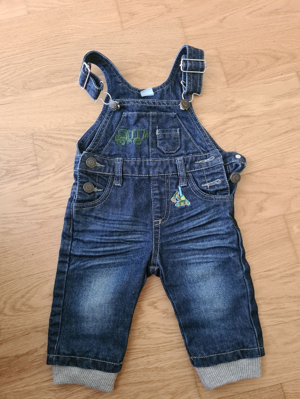 Schiesser Hosen: Latzhose Schiesser Grösse 68  – Gebraucht aus Horw von Mirii91