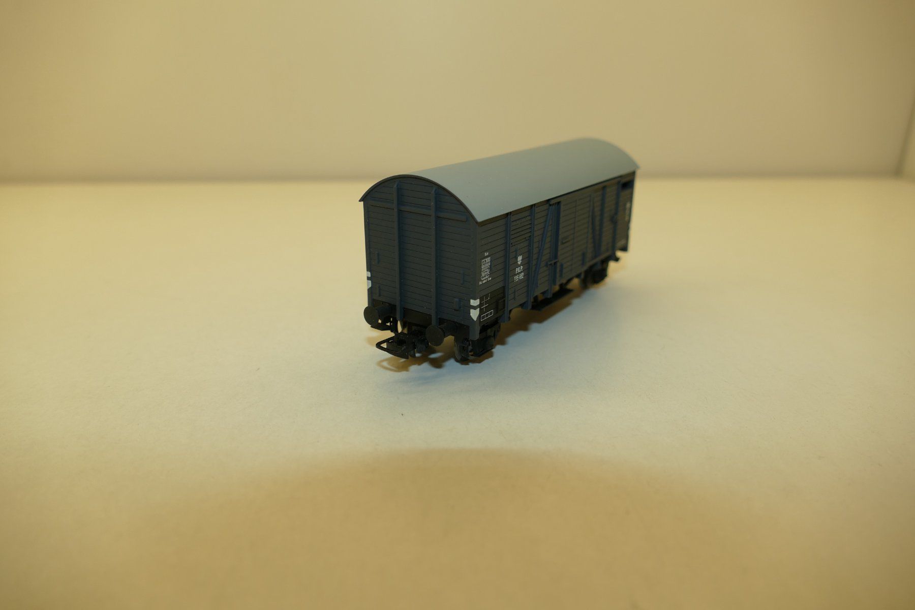 Piko Modellini di ferrovie: Piko H0: PKP Güterwagen grau – Nuovo (secondo la descrizione) da Niederhasli venduto da rail-duerst 2