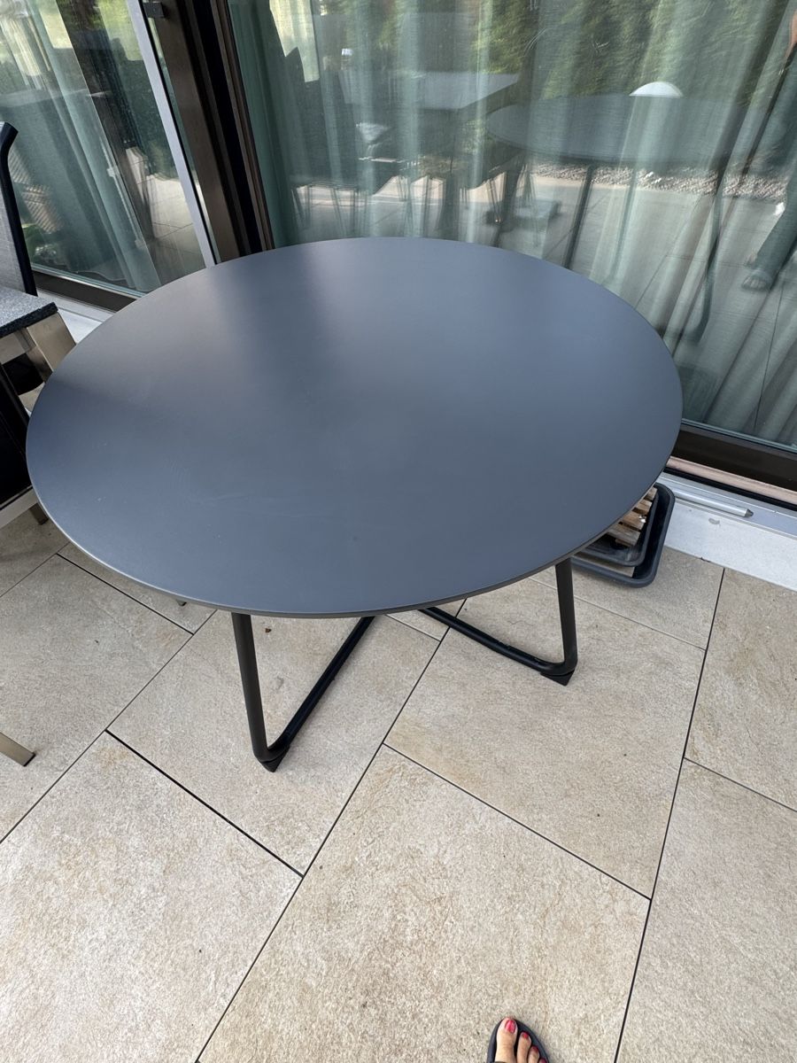 Tavoli: Gartentisch rund, Gestell aus Aluminium schwarz – Usato da Gutenswil venduto da eliane67 1