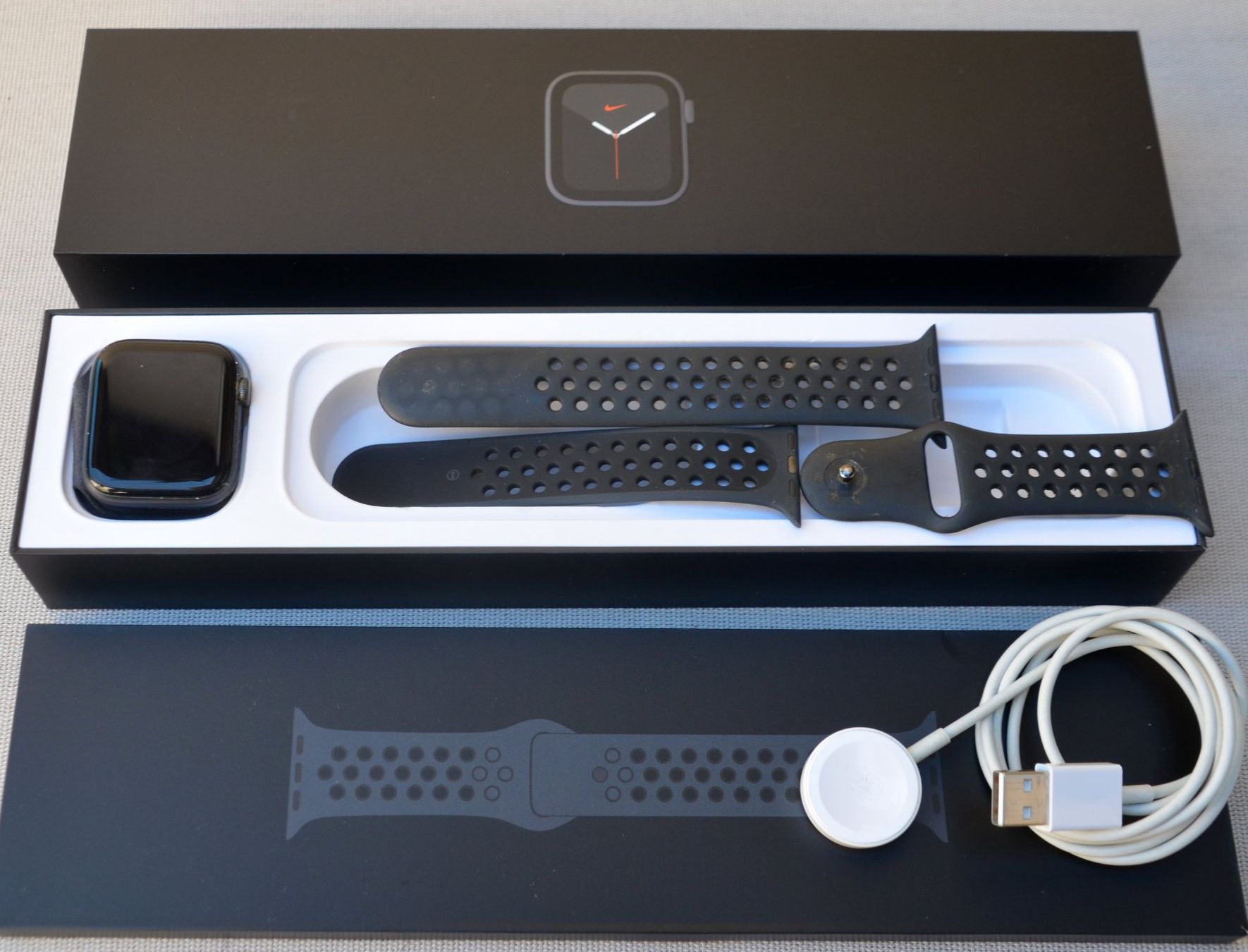 Apple Smartwatch: Apple Watch Nike S5 44mm – Usato da Collonges venduto da arashee