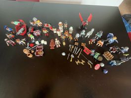 Lot de personnages et accessoires Playmobils 