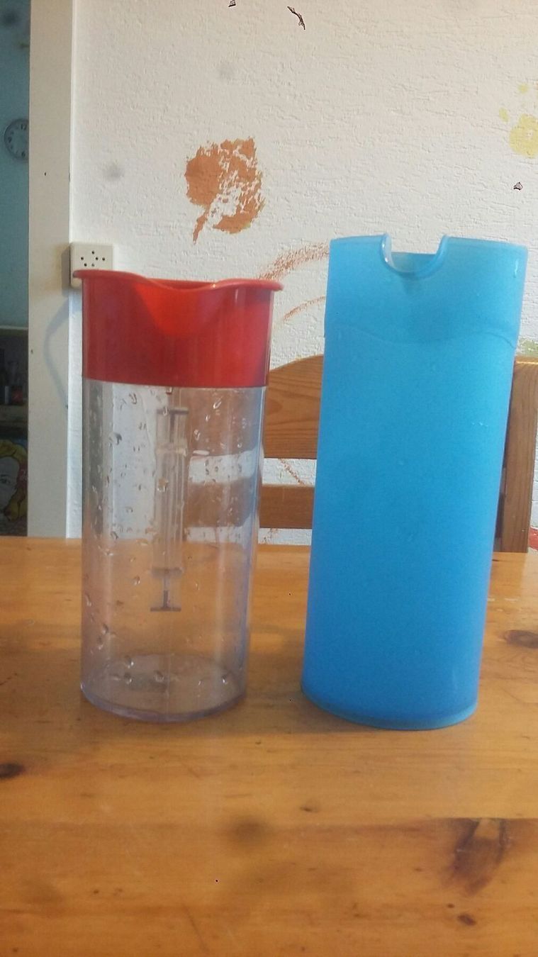 Recipients et similaires: 2 pots en plastique. – D'occasion à Miecourt par Marly1