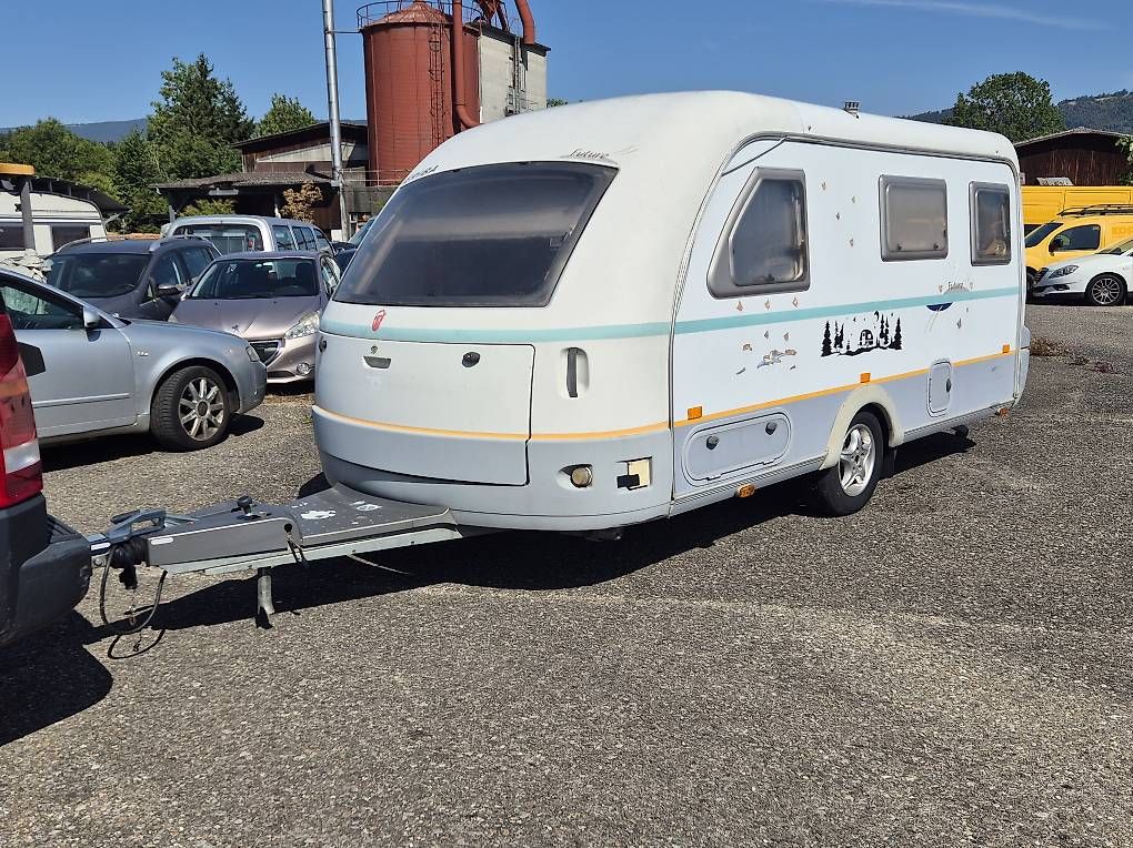 Camping Fahrzeuge: Hymer Wohnwagen Hubdach Top Zustand  – Gebraucht aus Schwadernau von MS90s